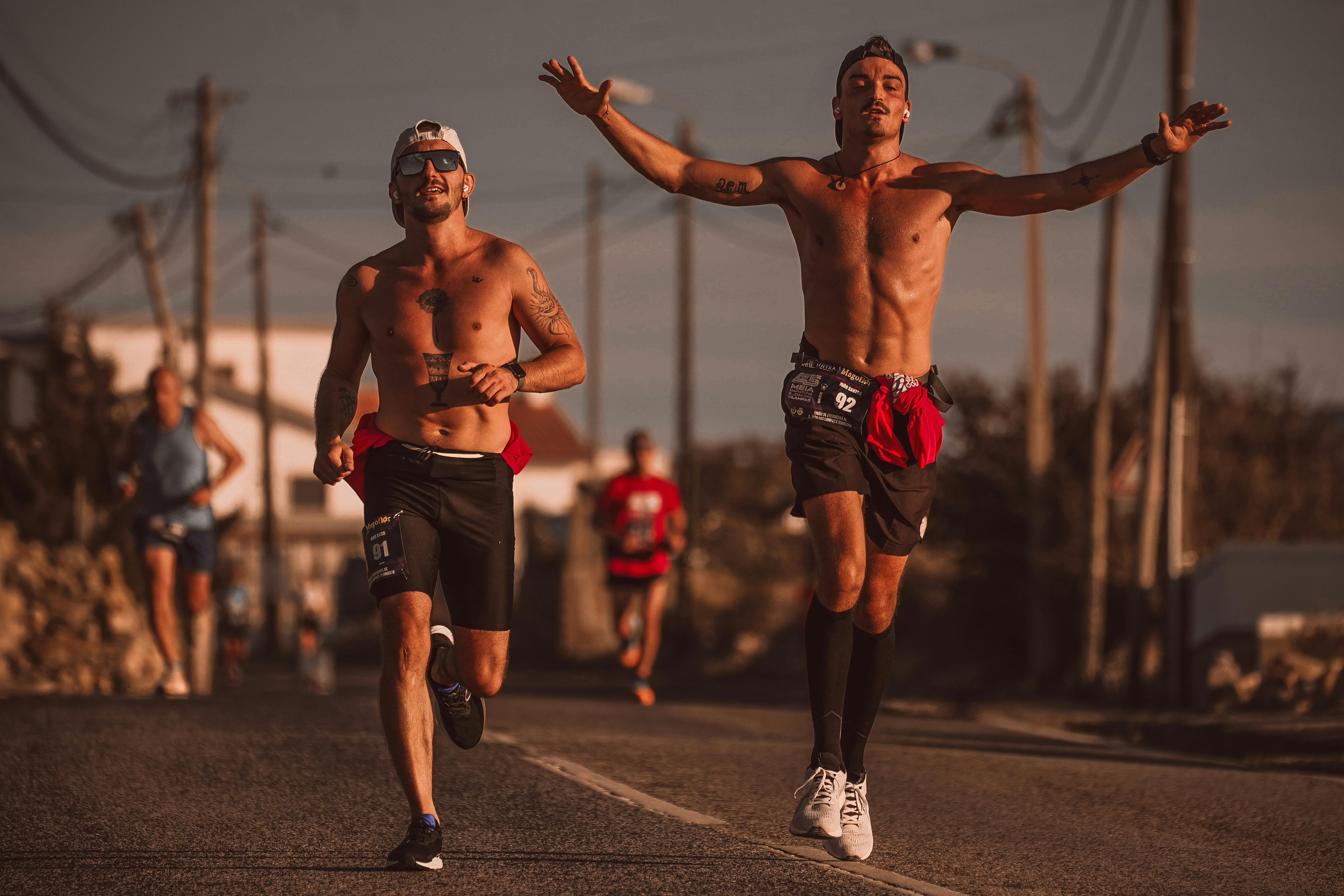 free-photo-of-utca-ferfiak-kocogas-sport